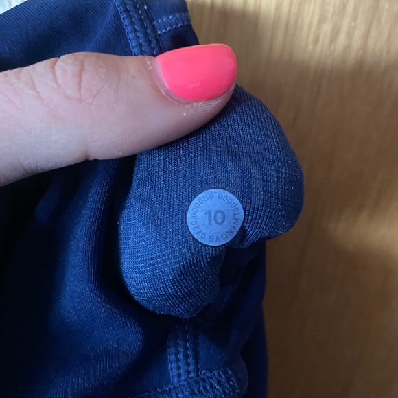 Lululemon Cropped Leggings - Picture 5 of 6